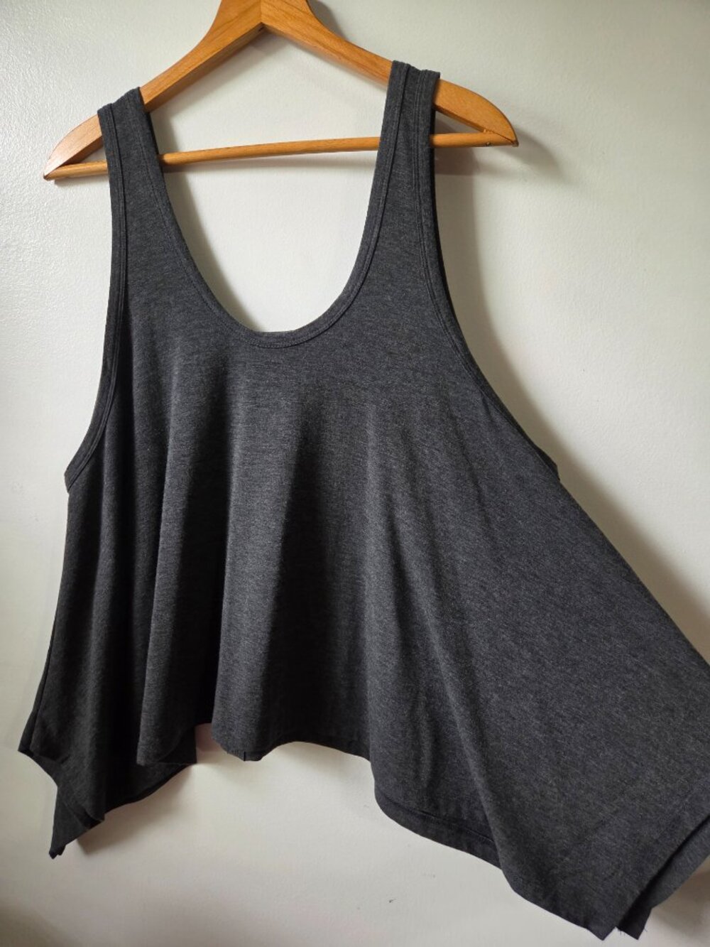 EUC ZENANA DARK GREY SCOOP NECK SWING TANK TOP SIZE MEDIUM
